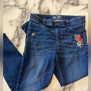 Girl embroidered jeans size large, EUC